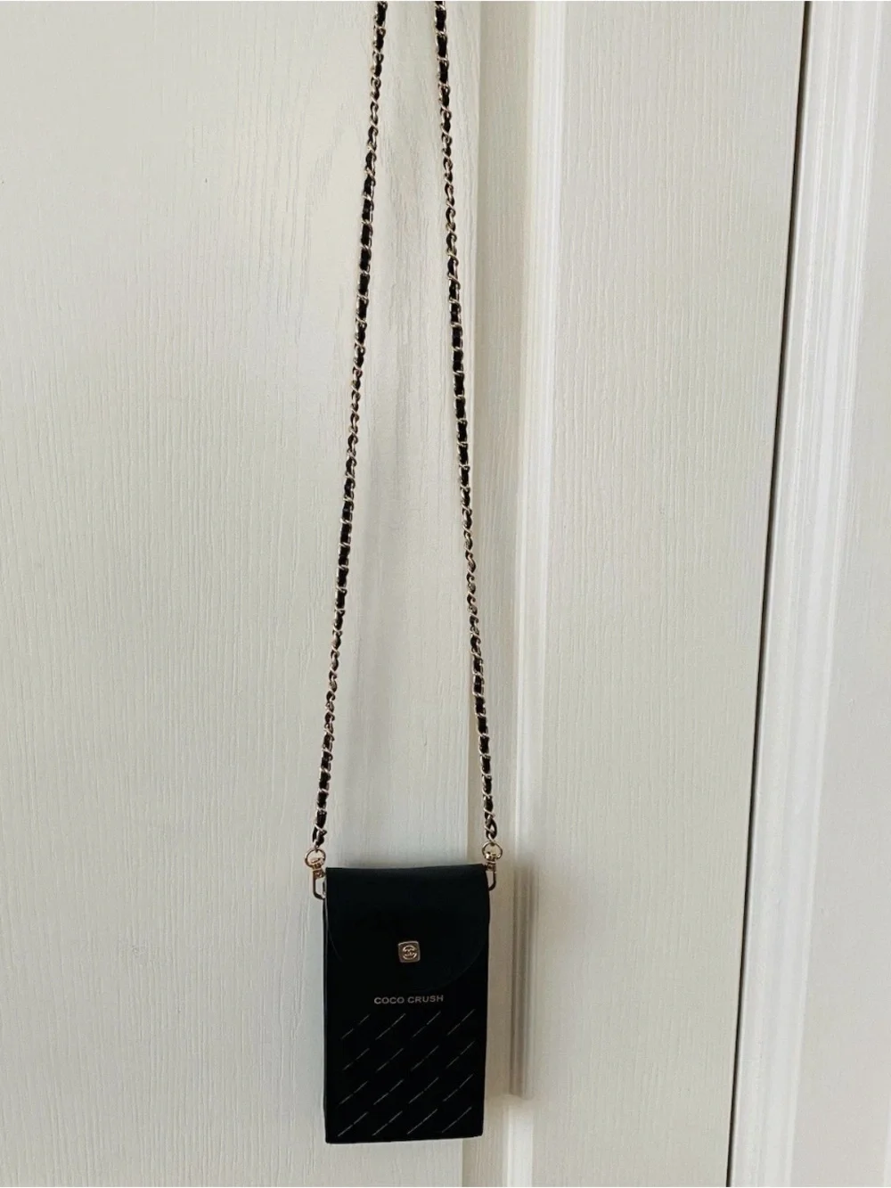 NIW CHANEL GWP Black Coco Crush faux learher Phone Case w/Gold Chain & NIB charm